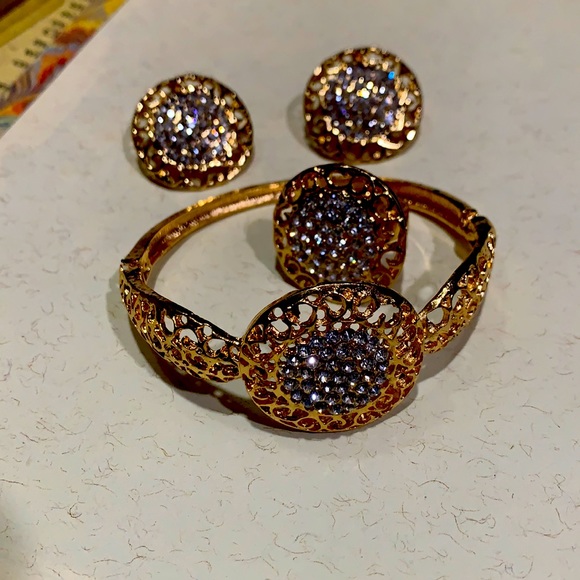 Bracelet, Earrings, Ring Set💗 - Picture 3 of 9